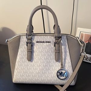 Michael Kors, Grey and white purse, detachable strap
